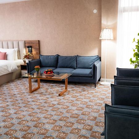 Cosmopolitan Hotel Chimkent Extérieur photo