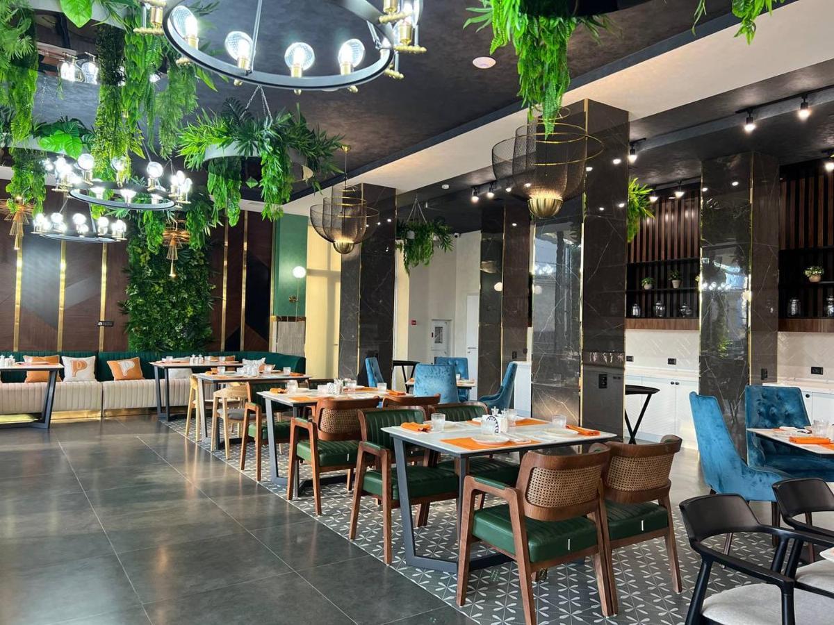 Cosmopolitan Hotel Chimkent Extérieur photo